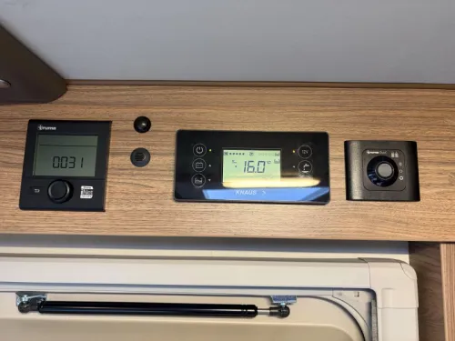 Knaus L!ve Ti 650 MEG Low single beds 180hp photo: 7