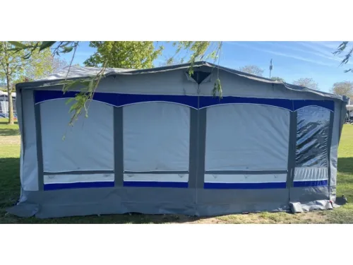 Dethleffs Camper 490 TK 2x Sitzgruppe Etagenbett Foto: 13
