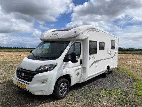 McLouis Yearling 81G Limited Edition Roof air conditioning | Holiday ready photo: 3