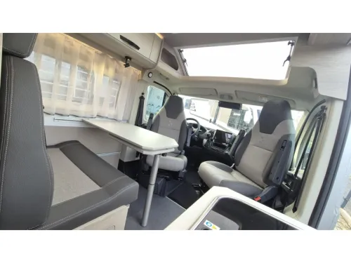 Bravia Mobil SWAN 636 180PS Automatik FullOption Foto: 13