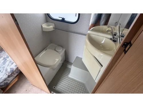 Adria Optima 425 TK 2x groupe assise toilette fixe photo : 5