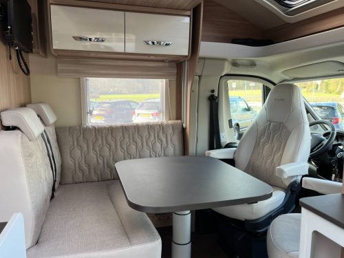B&uuml;rstner T690 G Limited L&auml;ngsbetten+Hubbett Foto: 2