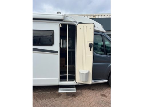 Weinsberg Caracompact R57 Airco Cruise Single beds Solar. CarPlay photo: 6