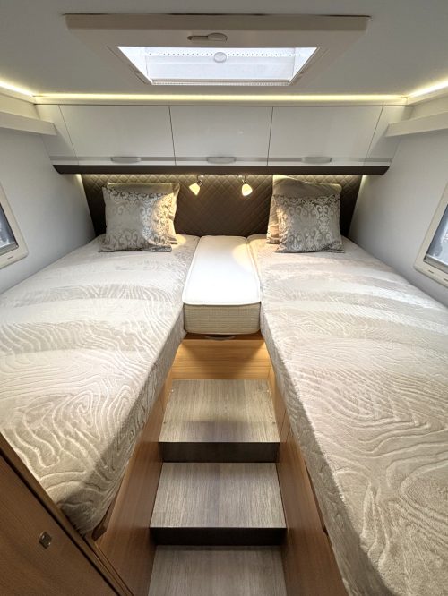 Adria Matrix 670DL LITS JUMEAUX LIT ESCAMOTABLE FACE TO FACE 48.770KM photo : 2