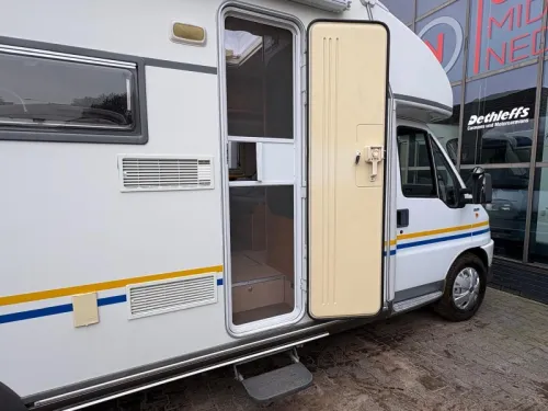Eura Mobil Profila 690 FaceToFace, XLGarage, 130PS Foto: 9