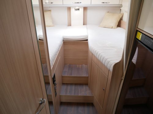 B&uuml;rstner Ixeo IT 726 G, Automatic, Single beds, Pop-top roof, XXL Garage photo: 16