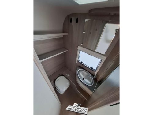 B&uuml;rstner Premio Life 425 TS Transverse bed AWNING MOVER photo: 6