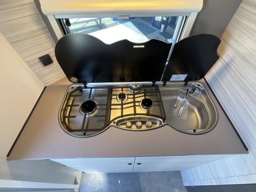 Dethleffs C'Joy Active 420 QSH COMPACT-XL REFRIGERATOR photo: 8