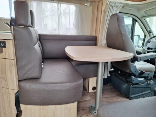 Eura Mobil Profila RS 720 QB FIXED BED+POP-TOP ROOF  photo: 2
