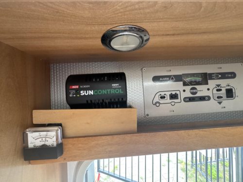 B&uuml;rstner Travel Van T 620 Single beds Air conditioning photo: 6