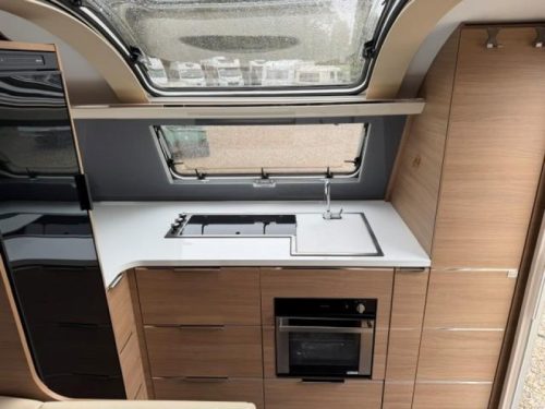 Adria Adora 613 HT sehr komplett Foto: 9
