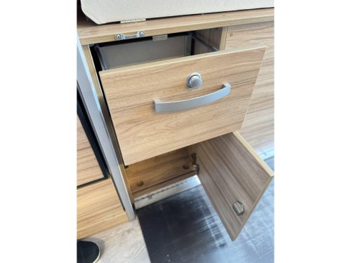 Hymer Yellowstone 640 - Langes 205 cm Bett ! - Foto: 15