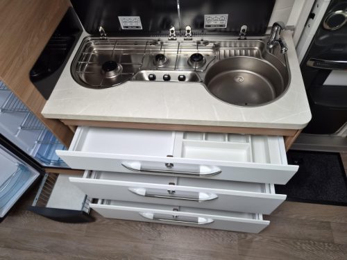 Hobby De Luxe 495 UL Einzelbetten-Mover-Airco Foto: 7