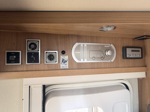 Hymer B 594 automatic 150 hp very compact camper full options transverse bed + pull-down bed EP leveling system awning Webasto parking heater roof air conditioning 2x solar panel electric dish TV large garage photo: 21