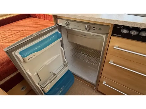 Dethleffs Camper 440 DB Querbett Sitztoilette Foto: 8