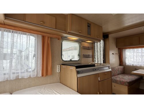 Adria Optima 425 TK fixed bed seating toilet room photo: 7