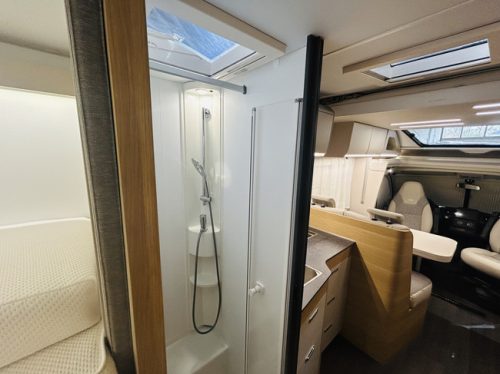 Adria MATRIX 670 SL Axess Lits jumeaux, plancher enti&egrave;rement plat, 5 places ceintur&eacute;es photo : 19