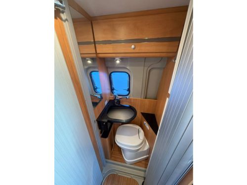 P&ouml;ssl Road Star 600 L Euro 5 150 pk construct sloten buscamper lengte bedden navi camera zonnepaneel airco cruise ctr trekhaak remis plisse hordeur foto: 17