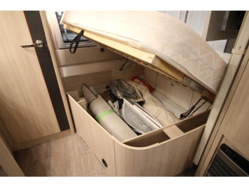 Hobby De Luxe Edition 460 UFE Top condition, Tall Refrigerator photo: 17