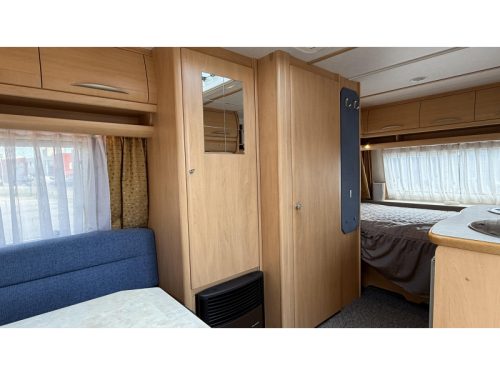 Fendt Saphir 470 F transverse bed dinette toilet photo: 3