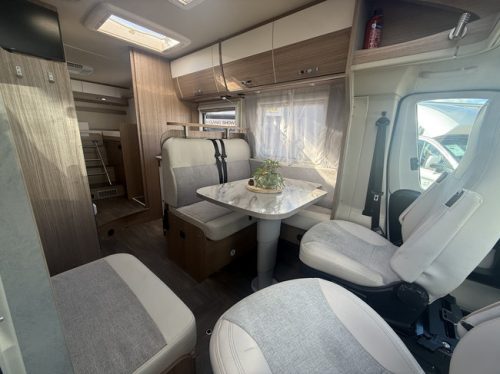 Hymer carado T 447 automatique lits jumeaux auvent climatisation de toit panneau solaire antenne parabolique &eacute;lectrique TV cam&eacute;ra porte-v&eacute;los grand garage r&eacute;frig&eacute;rateur XXL photo: 12