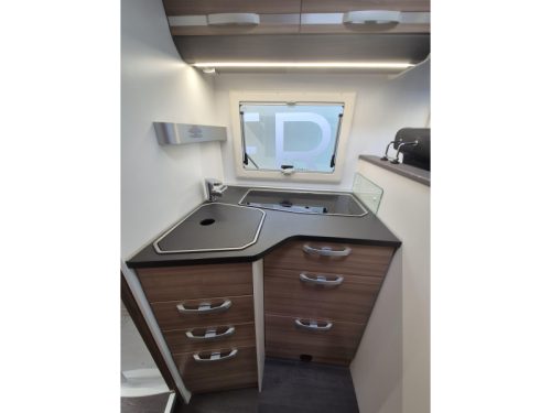 Adria Matrix M 670 SL 160 hp Single beds photo: 14