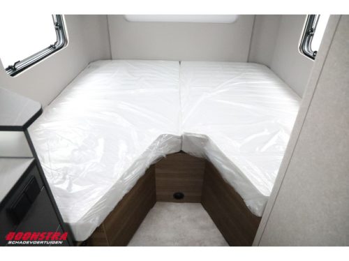 Eriba Novaline 442 Awning Floor heating LMV Single beds Dinette photo: 8