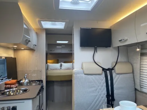 B&uuml;rstner Nexxo Van 700 Qeensbed Foto: 11