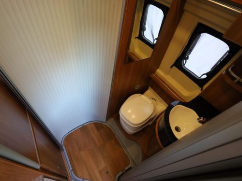Globecar Campscout roof air conditioning | Van conversion busbiker photo: 10