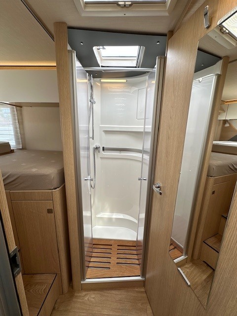 Hymer BMC-I 680, automatic, without drop-down bed! photo: 11