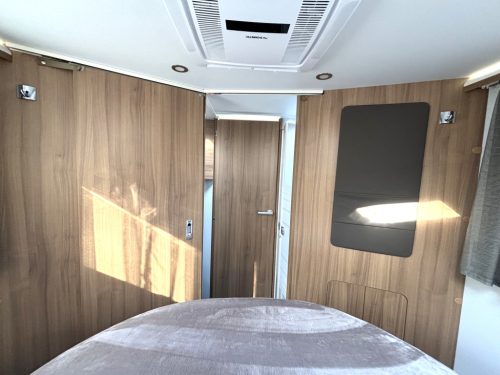 Adria Matrix Plus 670DC QUEENSBED + POP-TOP ROOF + FACE TO FACE photo: 3