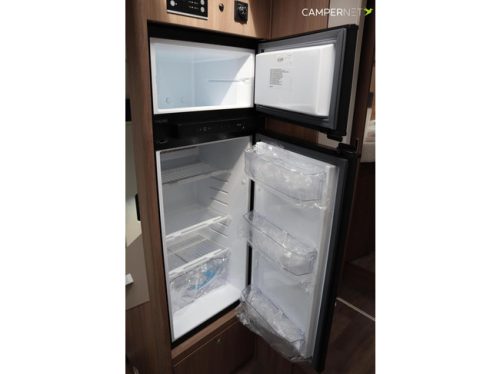 Carado T457 140hp Automatic | Single beds | Face to Face | Pro + Package | Thule awning | Separate shower | Large refrigerator | Light metal photo: 14