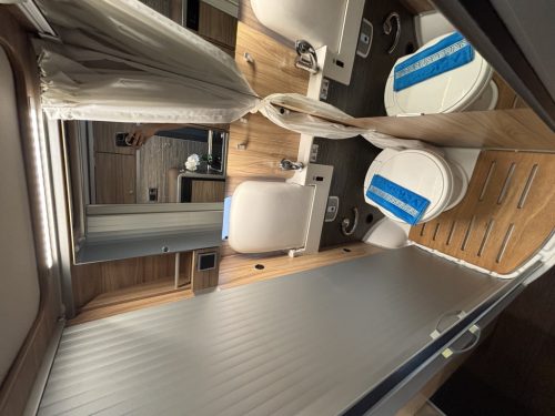 Hymer GRAND CANYON TRANSVERSE BED+POP-TOP ROOF EURO6 TOW HITCH photo: 8