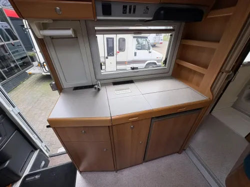 Knaus Travel-Liner 640 Airco, Fixed bed, Pop-top roof photo: 11