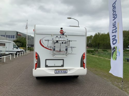 B&uuml;rstner Nexxo 569 Semi-integrated, Train seat, French bed, two swivel chairs, small camper, Year 2010 Camper centrum on the road photo: 3