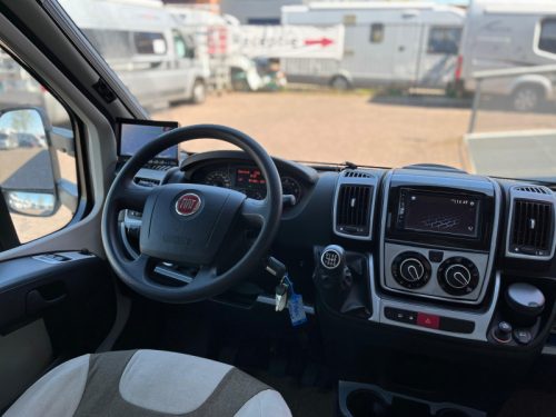 Pilote P 740 C Queensbed, Camper photo: 18
