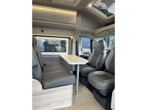 Affinity Five 5-Sitzer Kastenwagen Foto: 1