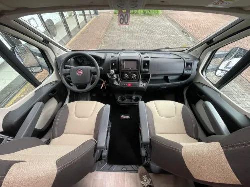 Chausson Flash 625 Drop-down bed 52000 km 2015 photo: 8