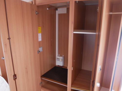 Knaus Sudwind 500 FU Awning + cassette awning  photo: 17