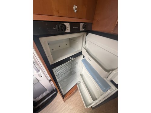 RAPIDO Le Randonneur 7065+F single beds 4 berths air conditioning solar panel maxxvan electric dish tv remis plisse leather bearlock photo: 19