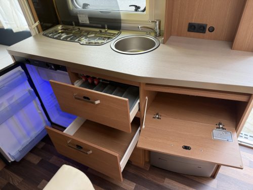 Knaus Sport 420 QD FESTBETT L-Sitzgruppe VORZELT  Foto: 9