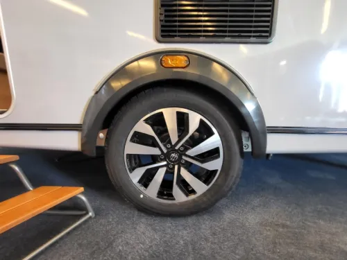 Knaus Sudwind Black Selection 460 EU de f&aacute;brica muy completo foto: 3
