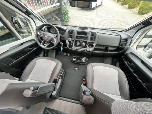 Adria Coral Plus 670 SC - QUEENSBED Foto: 7