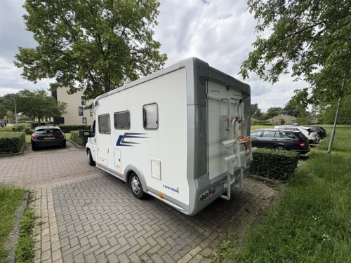 Eura Mobil Terrestra 670 SB French bed photo: 3