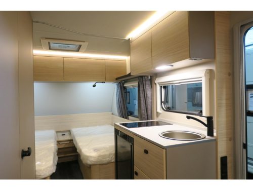 Weinsberg CaraLife 470 EU AIRCO+RANGIERHILFE+KASSETTENMARKISE Foto: 6