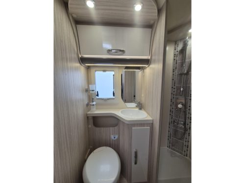 Elnagh T-Loft 450 Transverse bed and pop-top roof  photo: 18