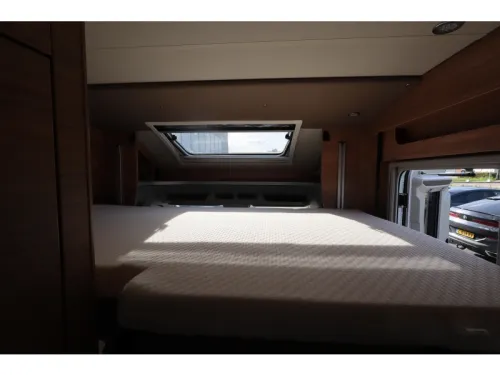 Weinsberg CaraSuite 650 MEG Camas individuales y cama elevable foto: 8