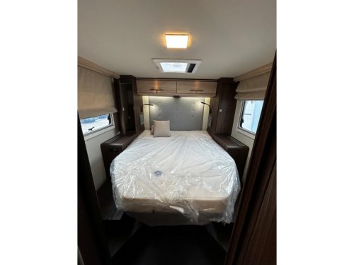 Eura Mobil Integra Line GT 726 QF Queensbed, Oven,MB  foto: 13
