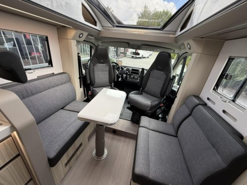 Adria Compact Supreme DL Face-to-face - Automaat foto: 11
