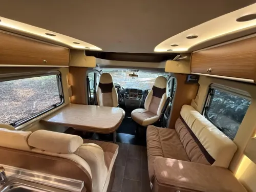 B&uuml;rstner Ixeo Plus 726 IT Queen bed Pop-top roof Air conditioning photo: 9